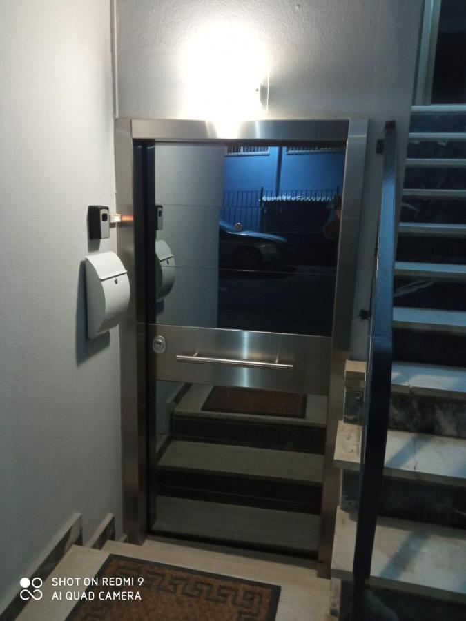 Patras' Hitech Apartment Luaran gambar
