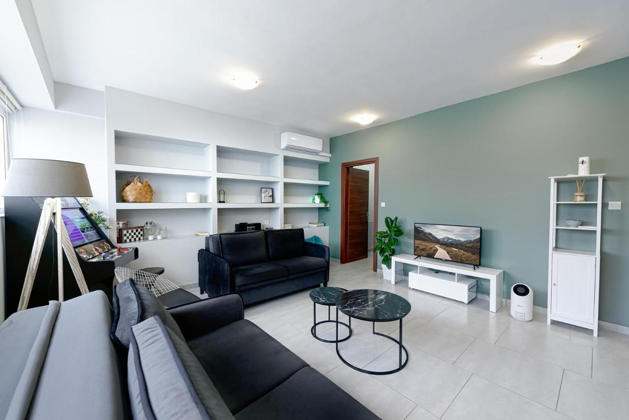 Patras' Hitech Apartment Luaran gambar